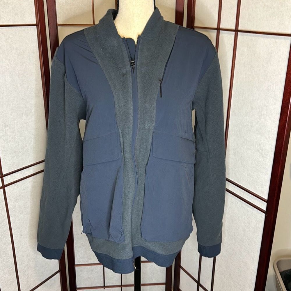 Lululemon grey/blue fleece and nylon coat